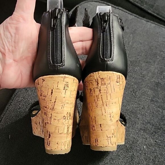 Mossimo Supply Co. Heels - Picture 4 of 6